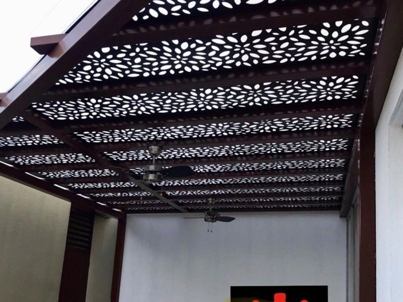Pérgola y celosía en exterior